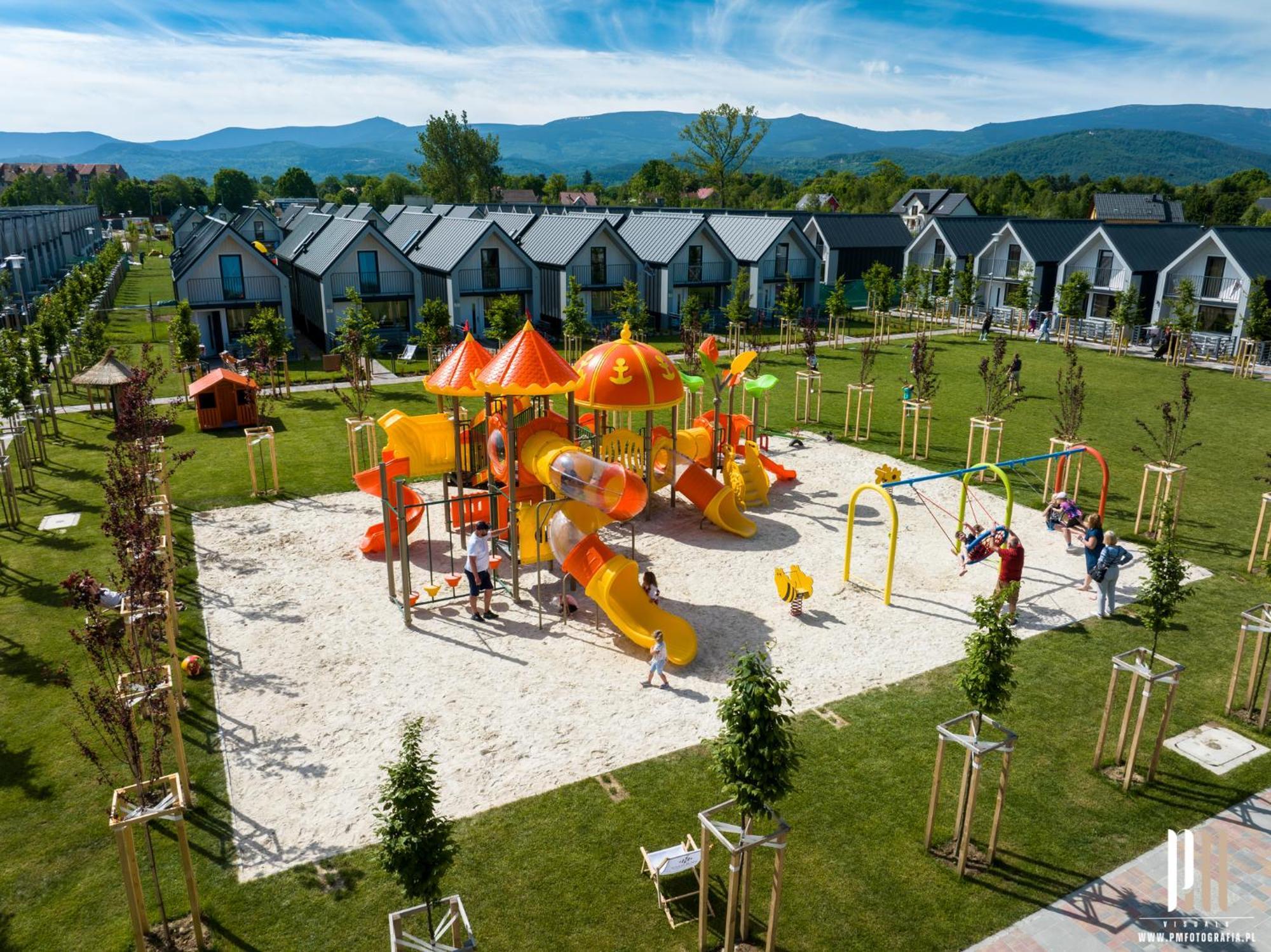 Holiday Park & Resort Cieplice Zdroj 옐레니아구라 외부 사진